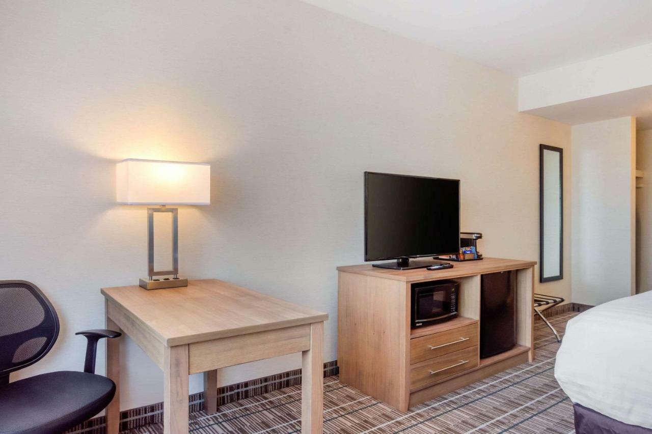 Quality Hotel Кларенвилл Экстерьер фото