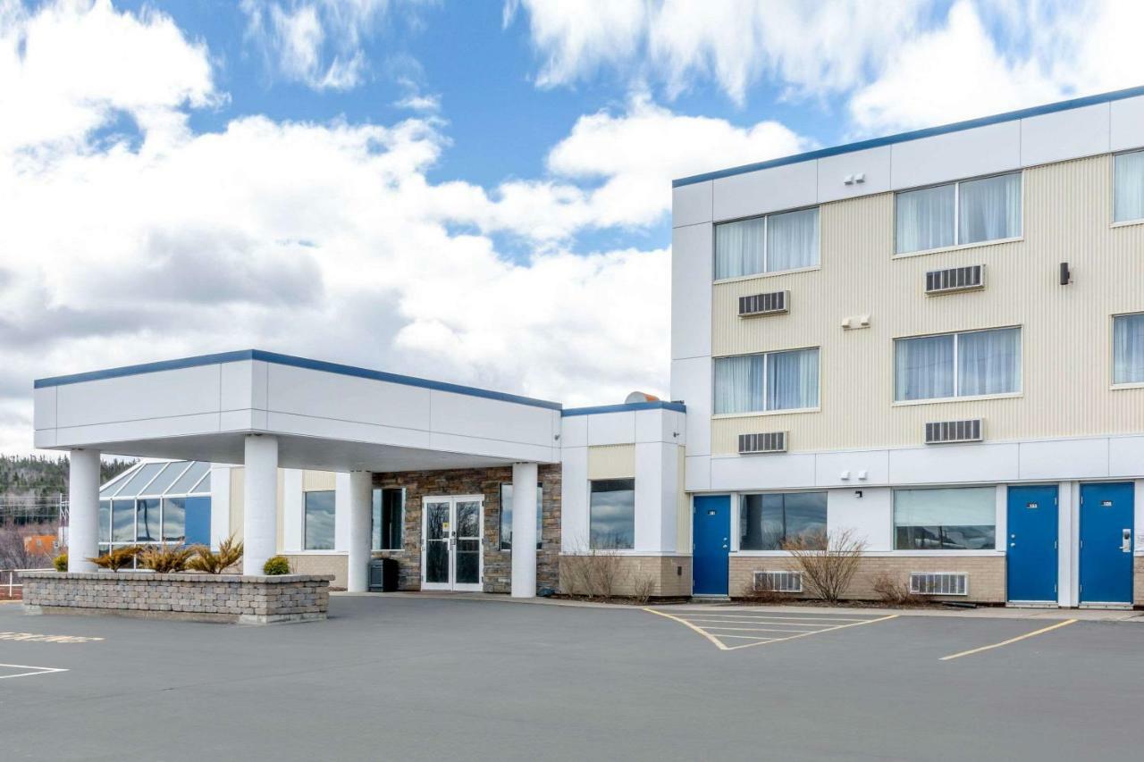 Quality Hotel Кларенвилл Экстерьер фото